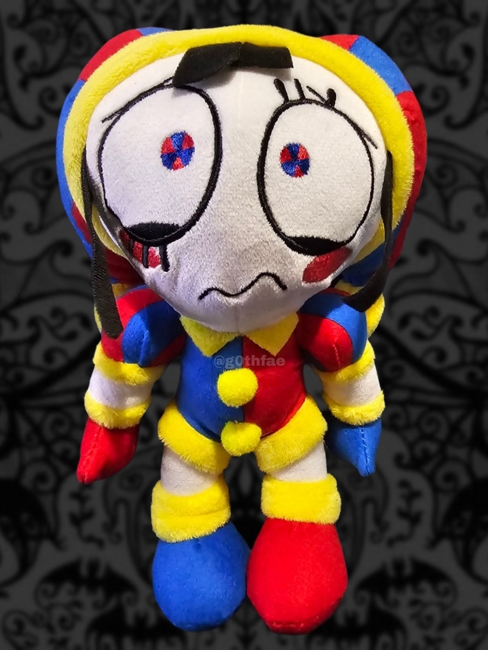 NWT The Amazing Digital Circus Pomni 8" Moose Toys Plush - Blue, Red & Yellow